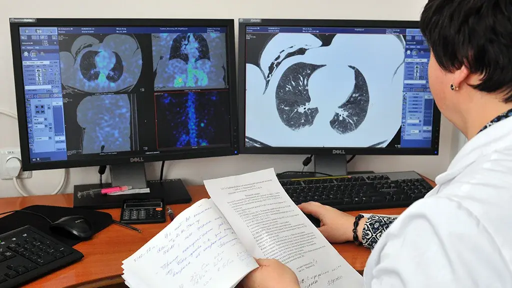 «Сдавило так, что сложно говорить»: россияне пожаловались на новые проявления коронавируса.