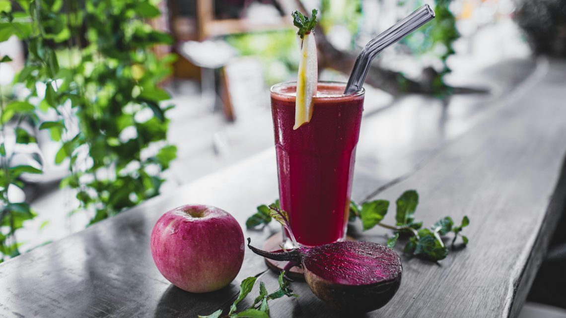 Свекольный сок - самое дешевое средство для снижения артериального давления.