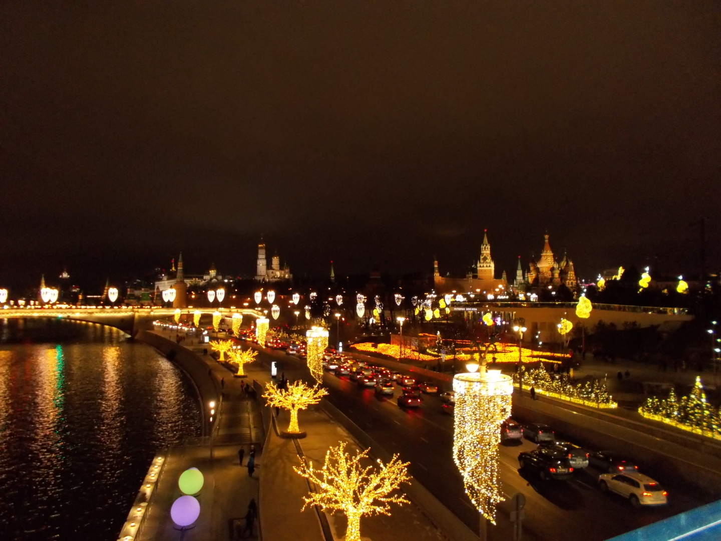 Наша прогулка по вечерней Москве. Ледяная пещера в "Зарядье"