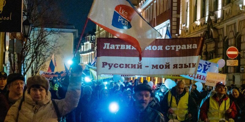 Глава МИД Латвии начал заикаться после вопроса о депортации россиян