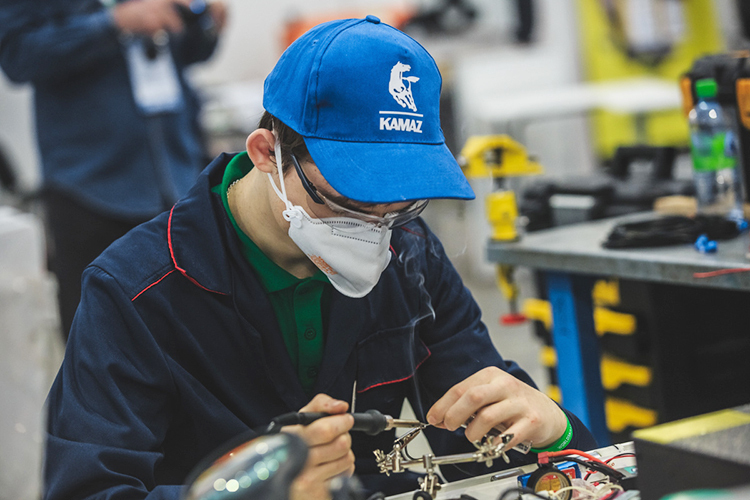 В России в настоящее время рассматривается вопрос о возможности трудоустройства подростков на вредных и опасных производствах с 16 лет.