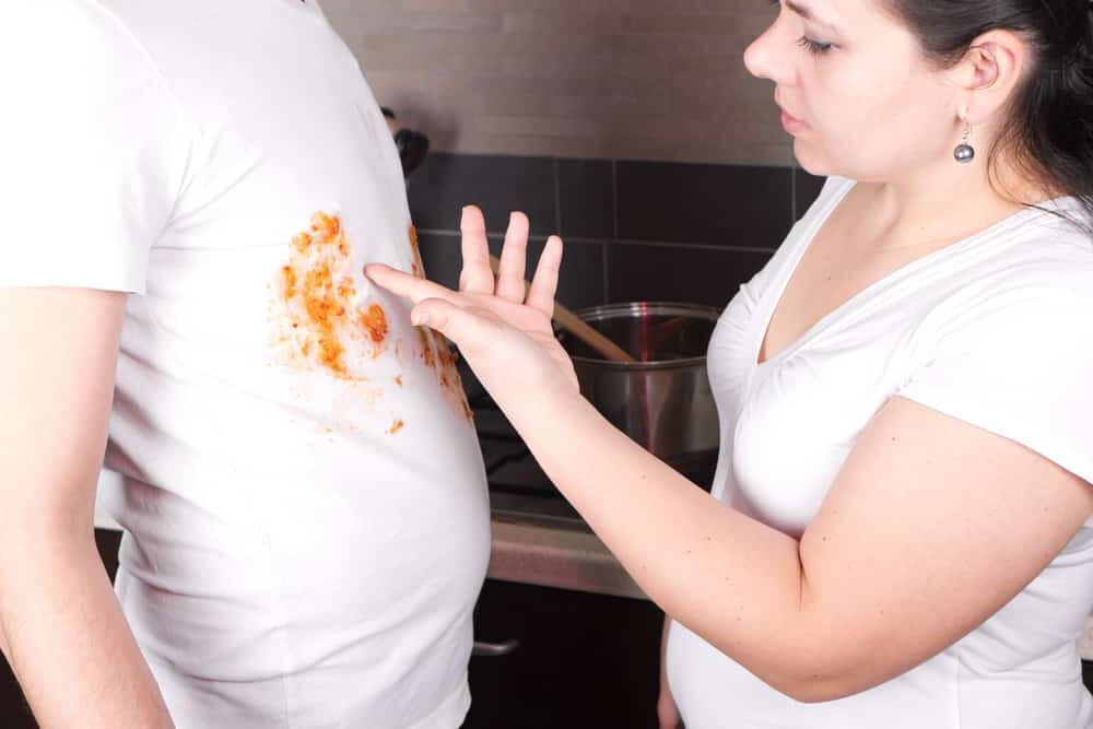 Как вывести жирные пятна с одежды и других вещей