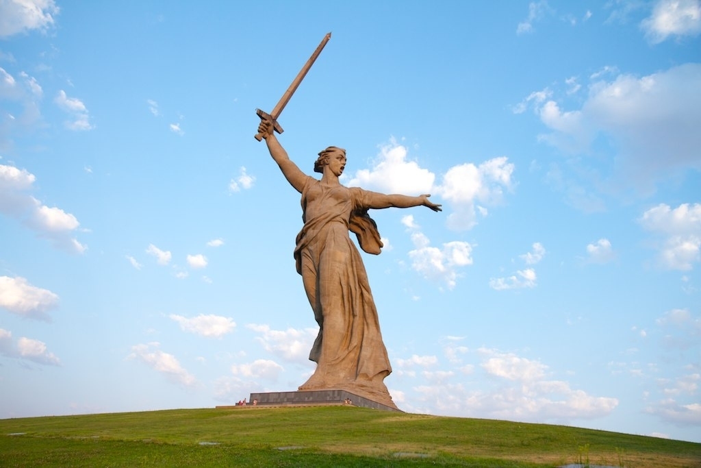 Всё продаётся, всё покупается. Родина-Мать тоже?