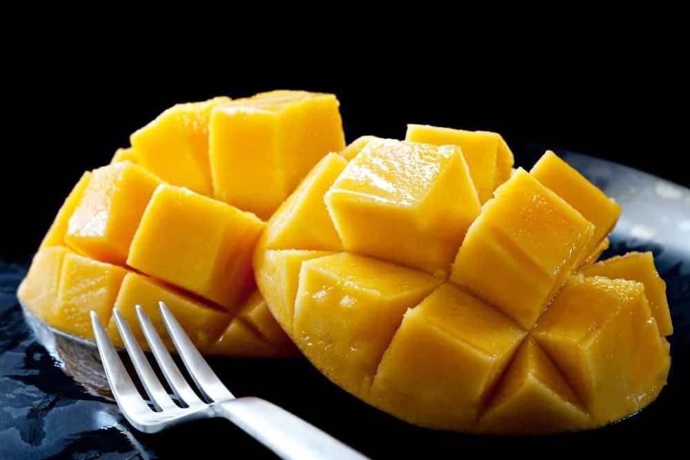 Как правильно хранить спелый и недозрелый манго