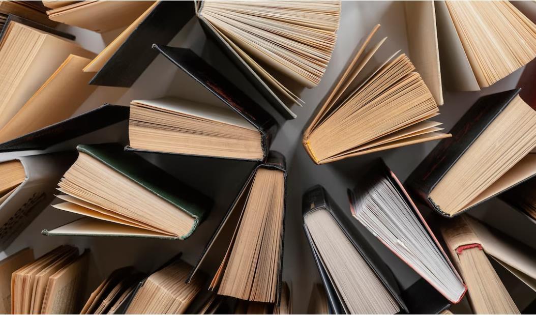 Вы избавляетесь от старых книг? Но для их чтения достаточно лишь солнца...