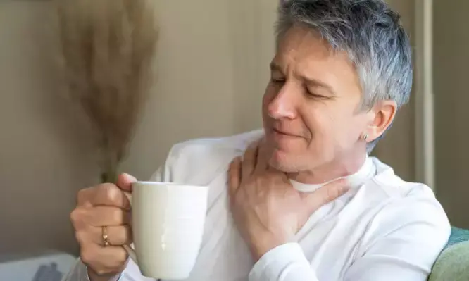 Горло "тикает". Как понять , что это что-то серьезное...?