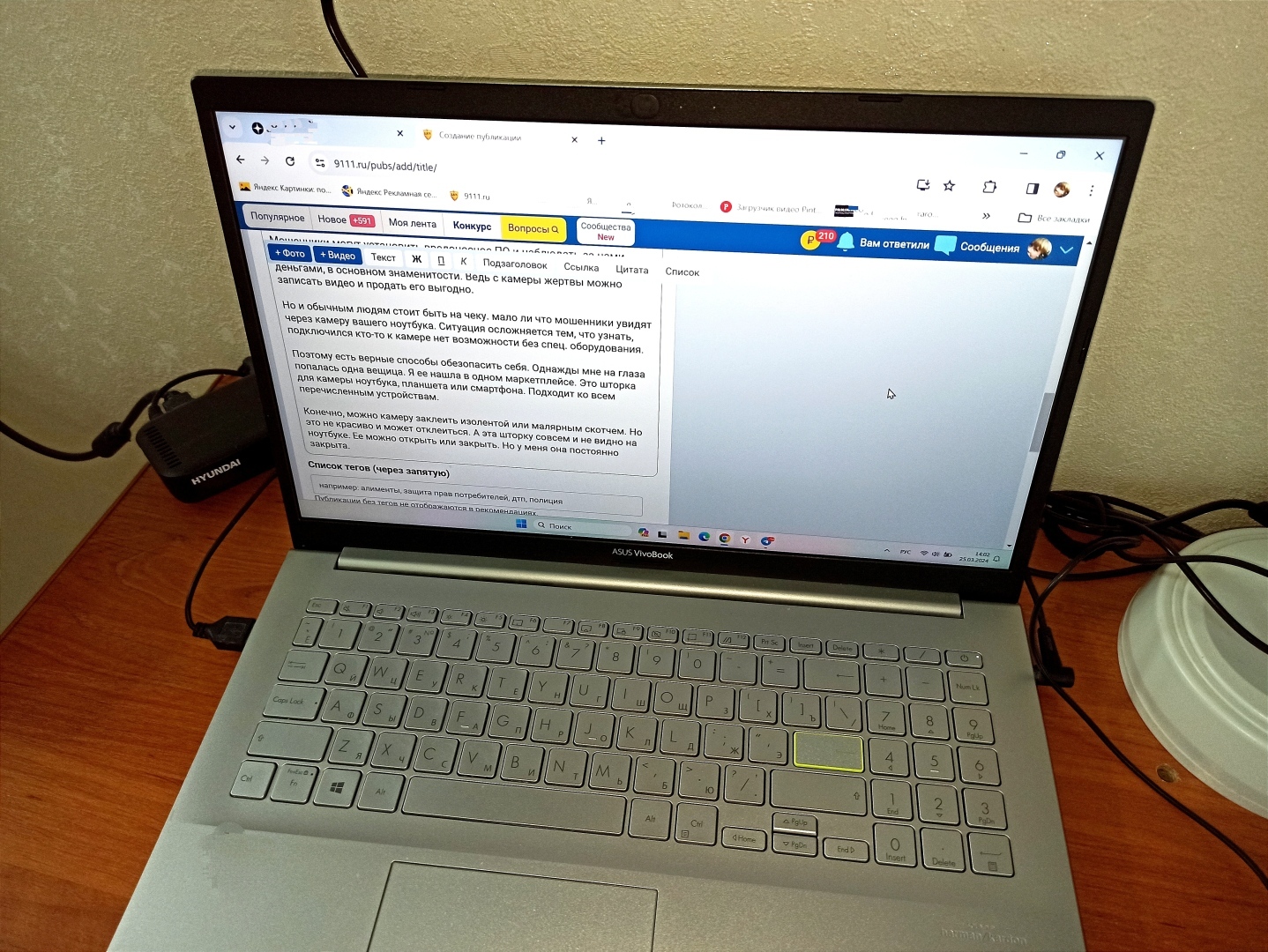 Мошенники следят за нами через камеру ноутбука. Я, как Марк Цукерберг, заклеиваю камеру на ноутбуке, только особым способом