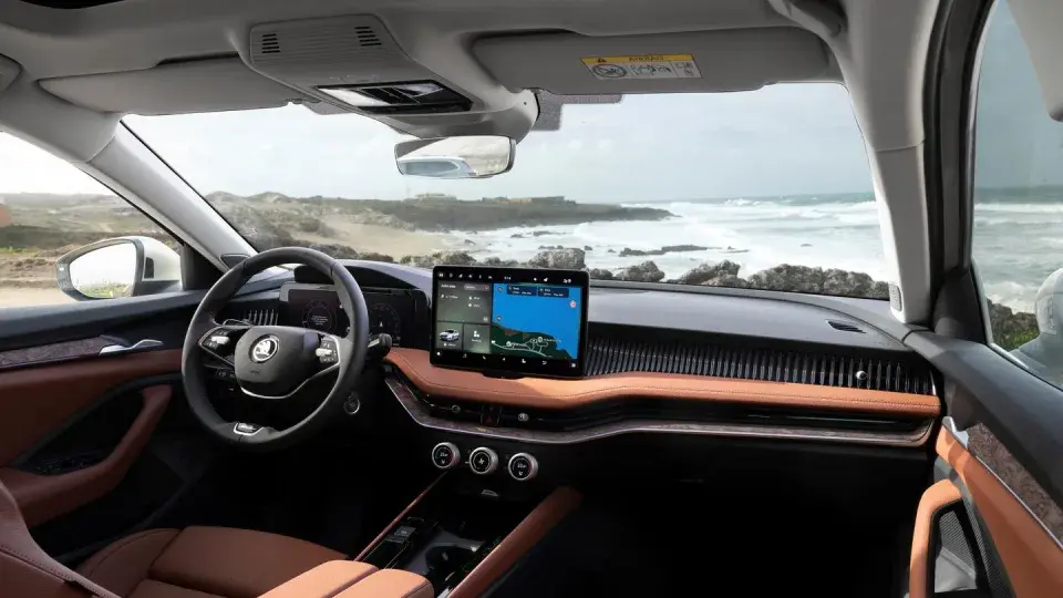 "Новый Skoda Superb: Практичность и Инновации для Современных Семей"