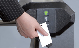 Пропускная система на предприятии не является доказательством сверхурочной работы