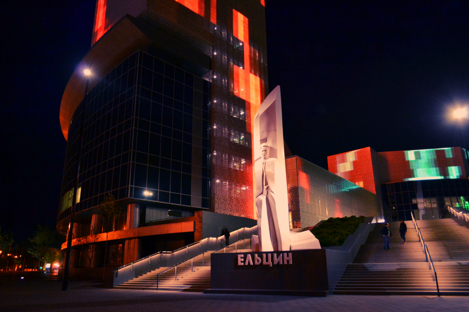 Ельцин Центр хотели лишить президентского статуса, но ничего не вышло. Почему его до сих пор не закроют? Мое мнение