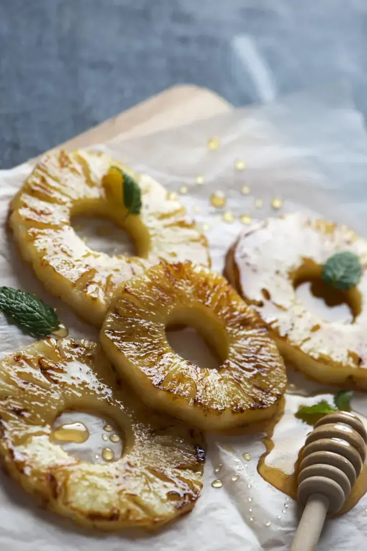 Ананасы, запеченные с медом