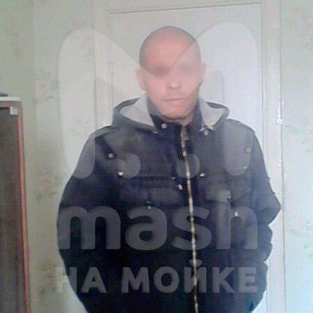 Отец держал свою 12-летнюю дочь на цепи