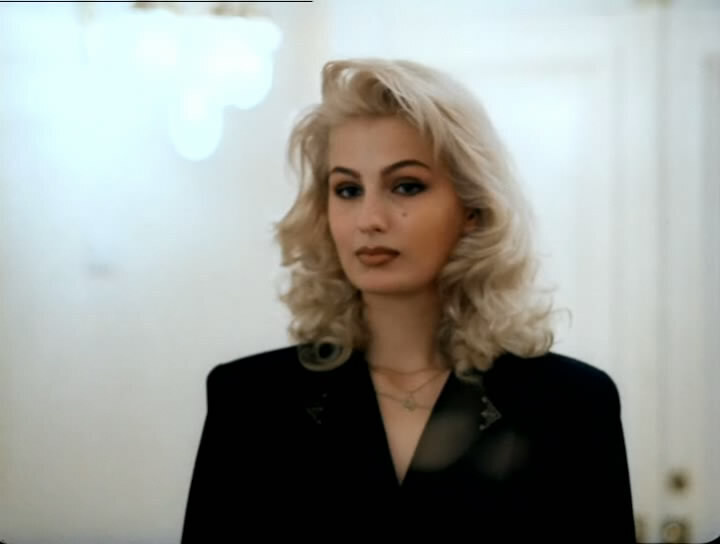 Красивая блондинка из фильма «Настя». Очень красивая, яркая и немного даже харизматичная. Очень харизматичная.