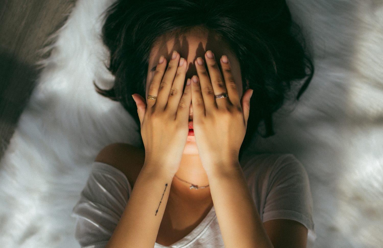 Признаки нелюбви к себе: чужое внимание и удовольствия