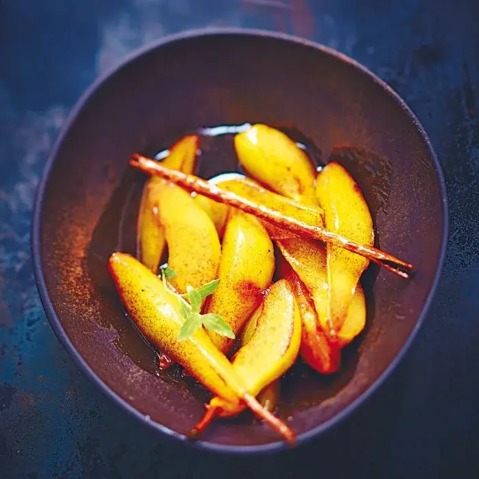 Груши с корично-медовым соусом