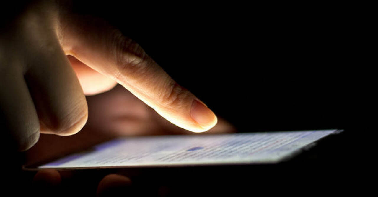 Почему люди предпочитают одиночество и социальные сети? Как на этом заработать?