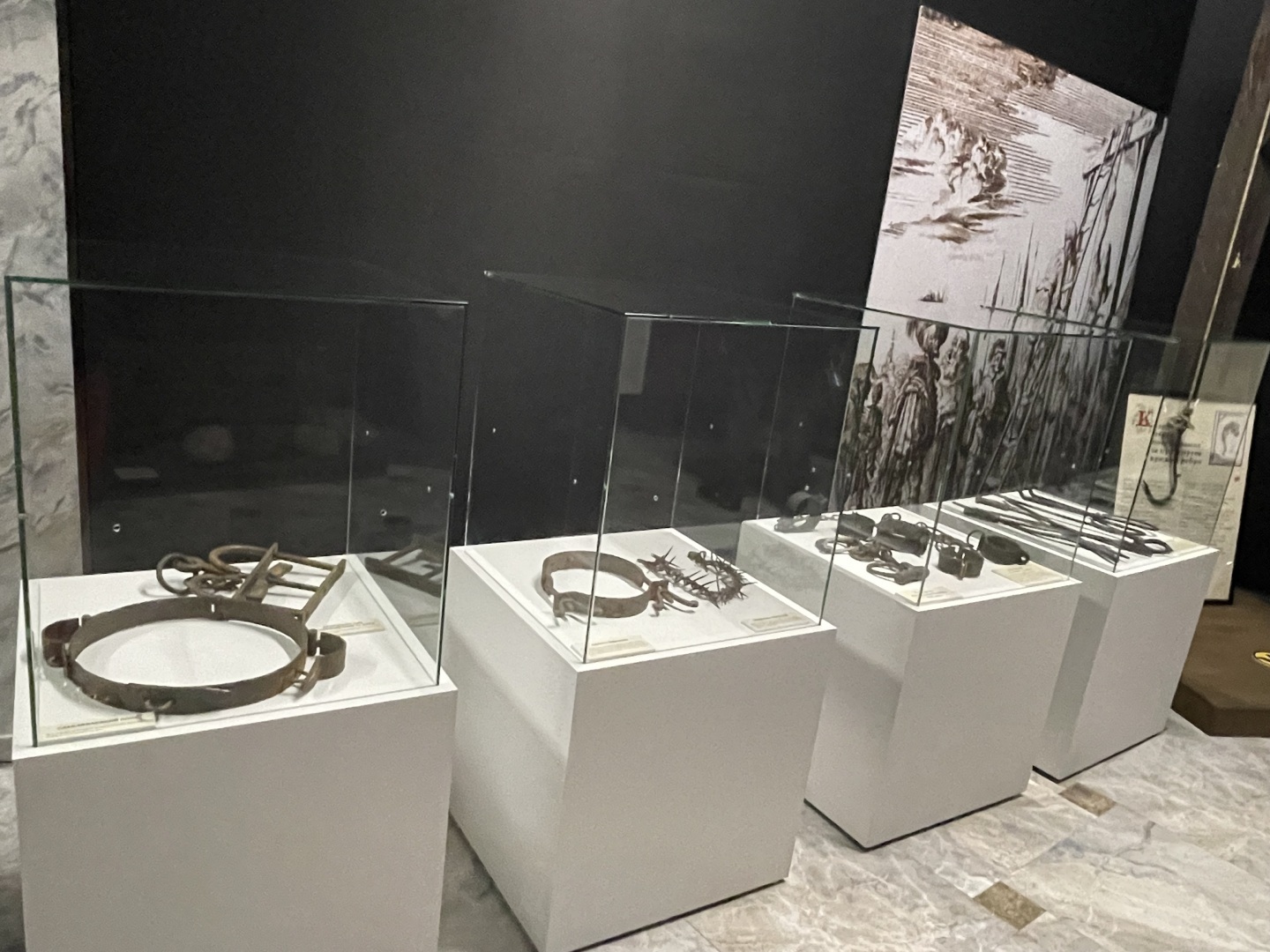 Многие желают возвращения смертной казни, а если бы ее заменили пытками?