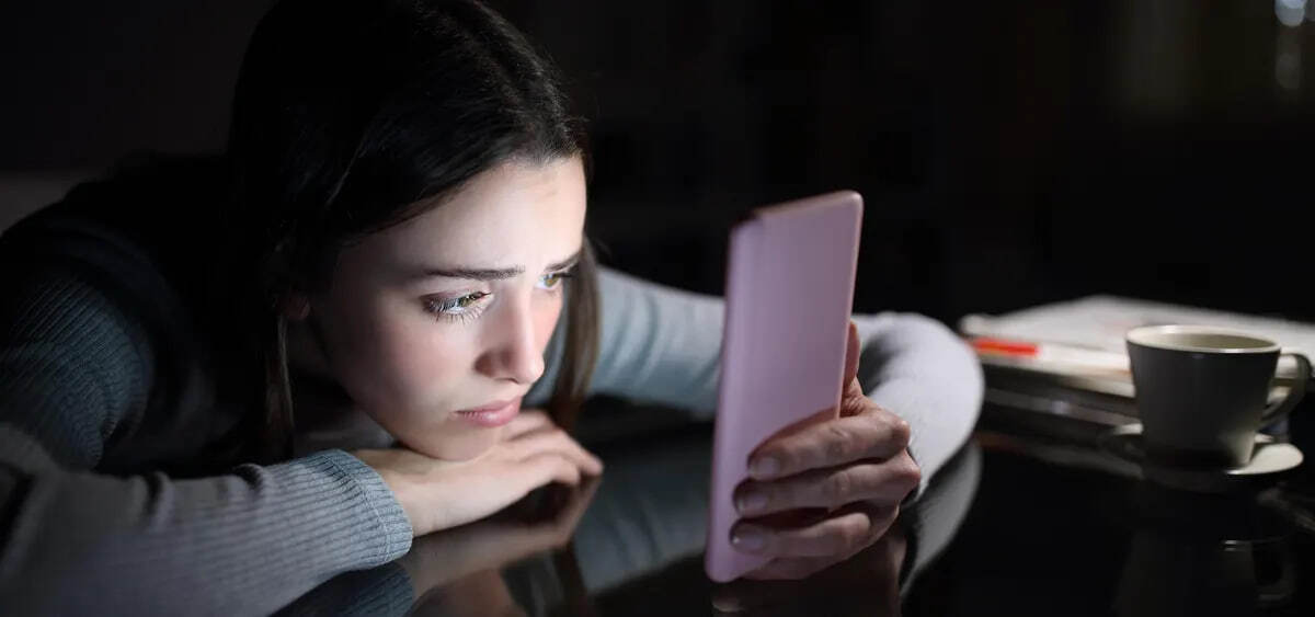 Почему люди предпочитают одиночество и социальные сети? Как на этом заработать?