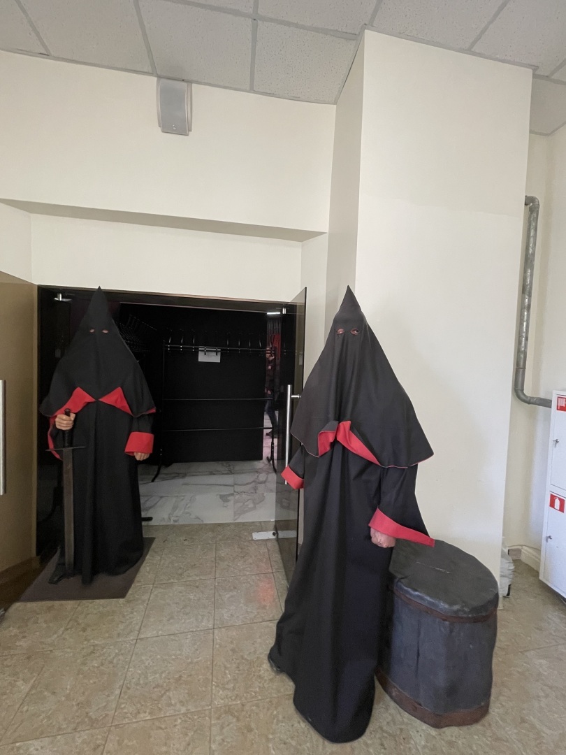 Многие желают возвращения смертной казни, а если бы ее заменили пытками?