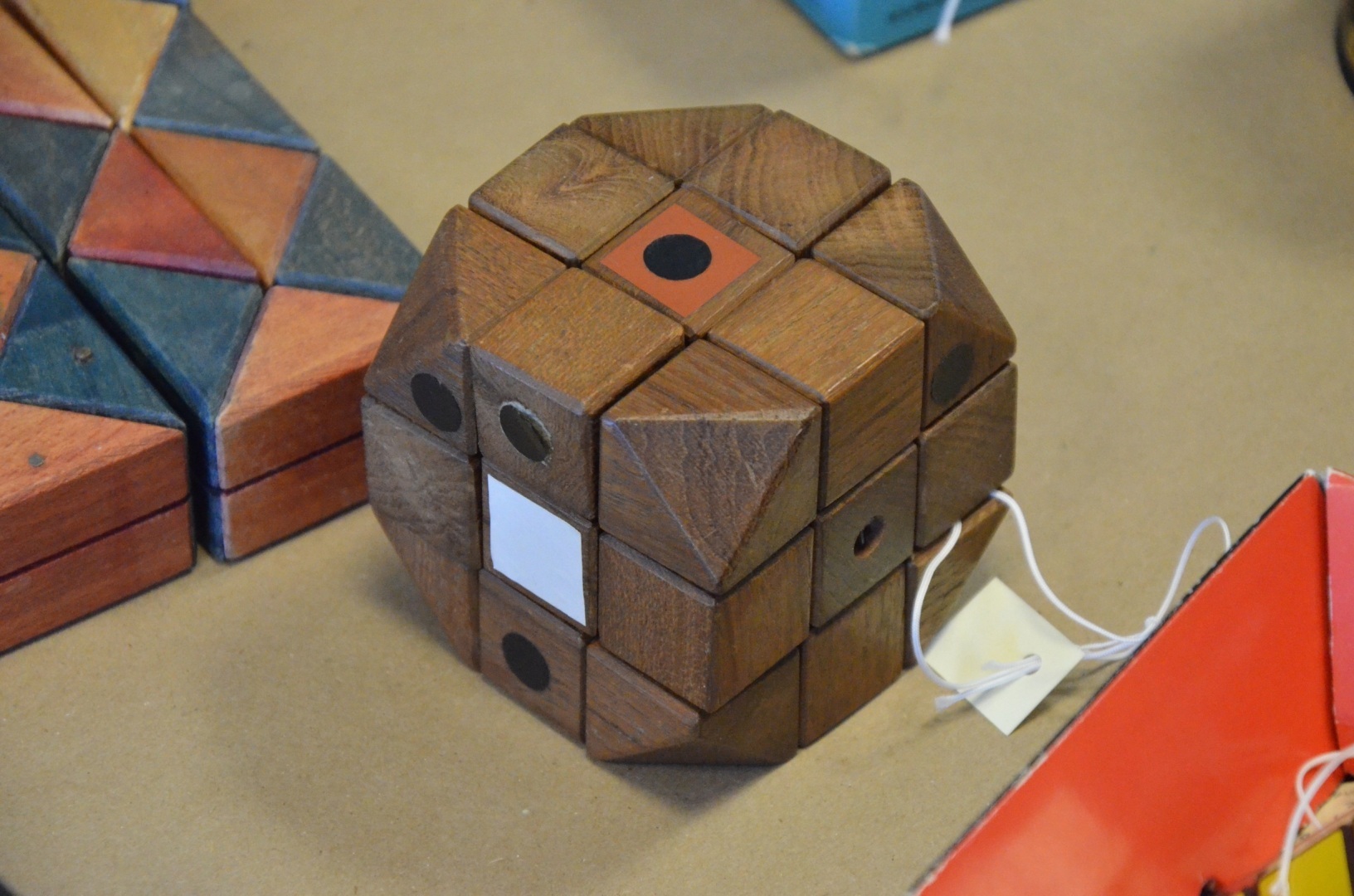 Первый кубикрубик был изобретен в 1974 году.Кубикрубик...