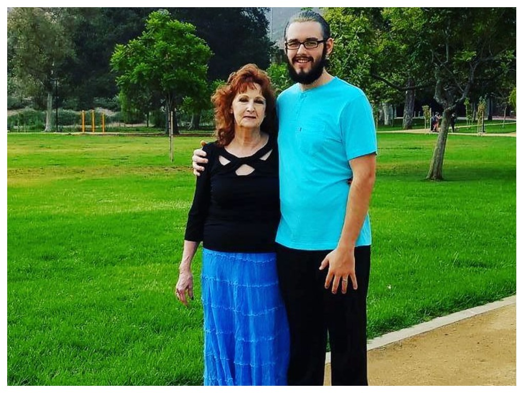 Вкус лимонного мороженого: 71-летняя дама вышла замуж за 17-летнего юношу