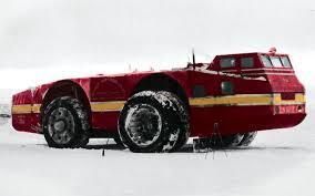 Антарктический экспедиционный вездеход, созданный в 1939 году. Он имел длину 17 метров и весил 37 тонн. Его шины были диаметром более 3 метров.