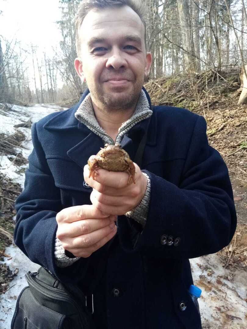 Ранняя весна в парке. Барский пруд, родник и пробудившаяся лягушка. Прекрасное место для отдыха!
