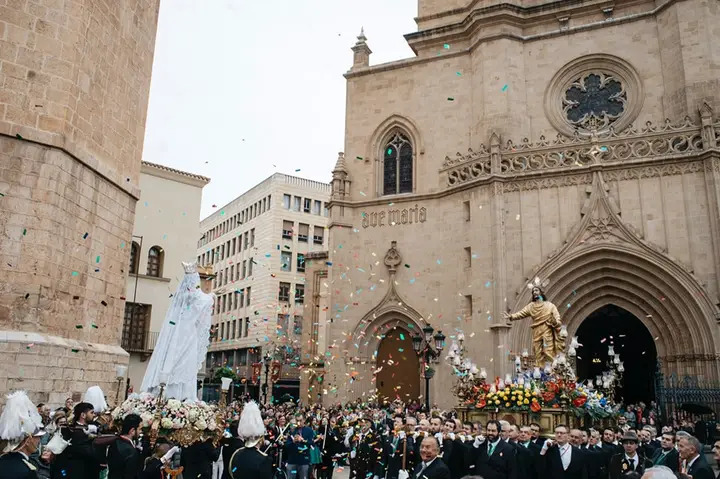 Празднование Страстной Недели в Испании, в городе Кастельон де Ла Плана: Страстная Пятница и Пасхальное Воскресенье