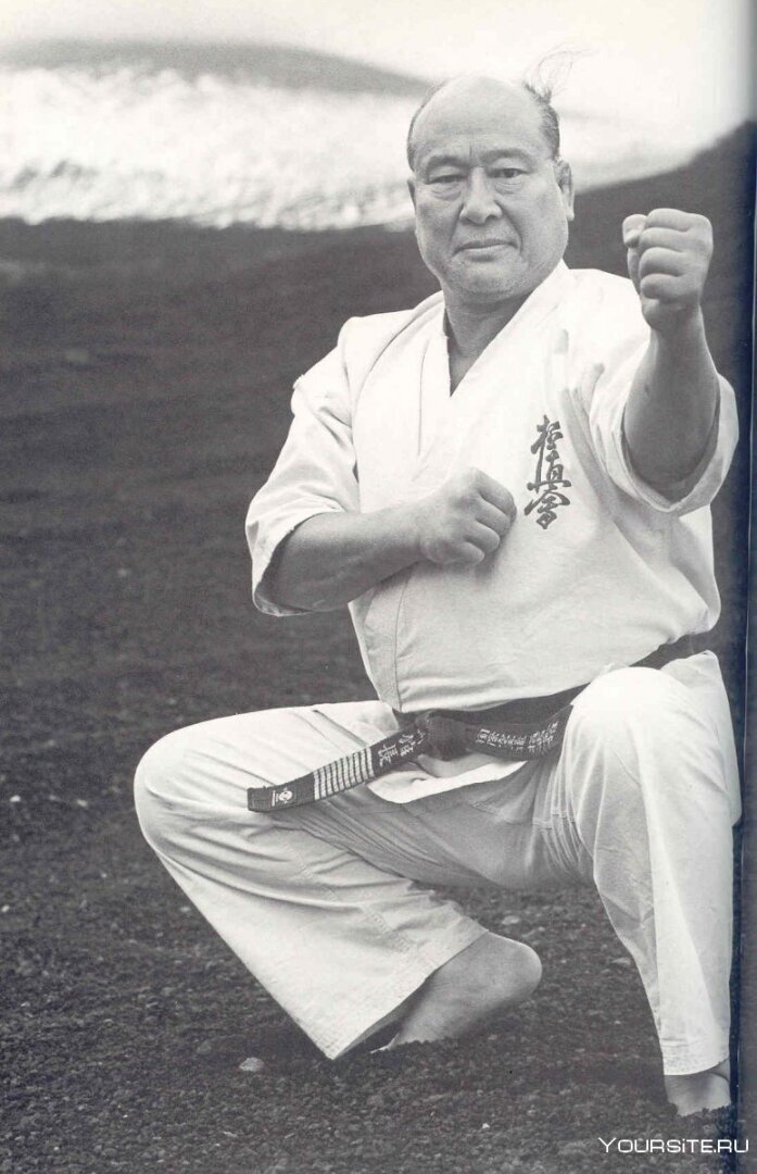 Он провёл бой с быком и победил его, сломав рога ударами кулаков. Масутацу Ояма и его невероятная сила