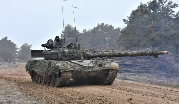 Российский танк Т-72 оснащен системой защиты EW для борьбы с FPV беспилотниками