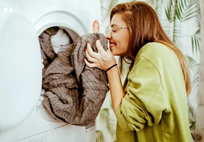 Чтобы одежда долго пахла после стирки, воспользуйтесь гениальными трюками! Просто и эффективно!