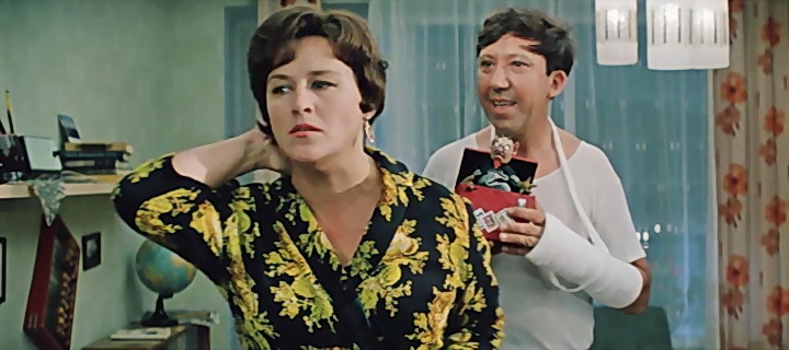 Великолепная Нонна Мордюкова в «Бриллиантовой руке». Наверное она главная. Красавицы из «Бриллиантовой руки».