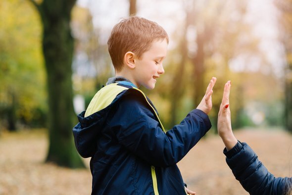 Как правильно хвалить ребенка