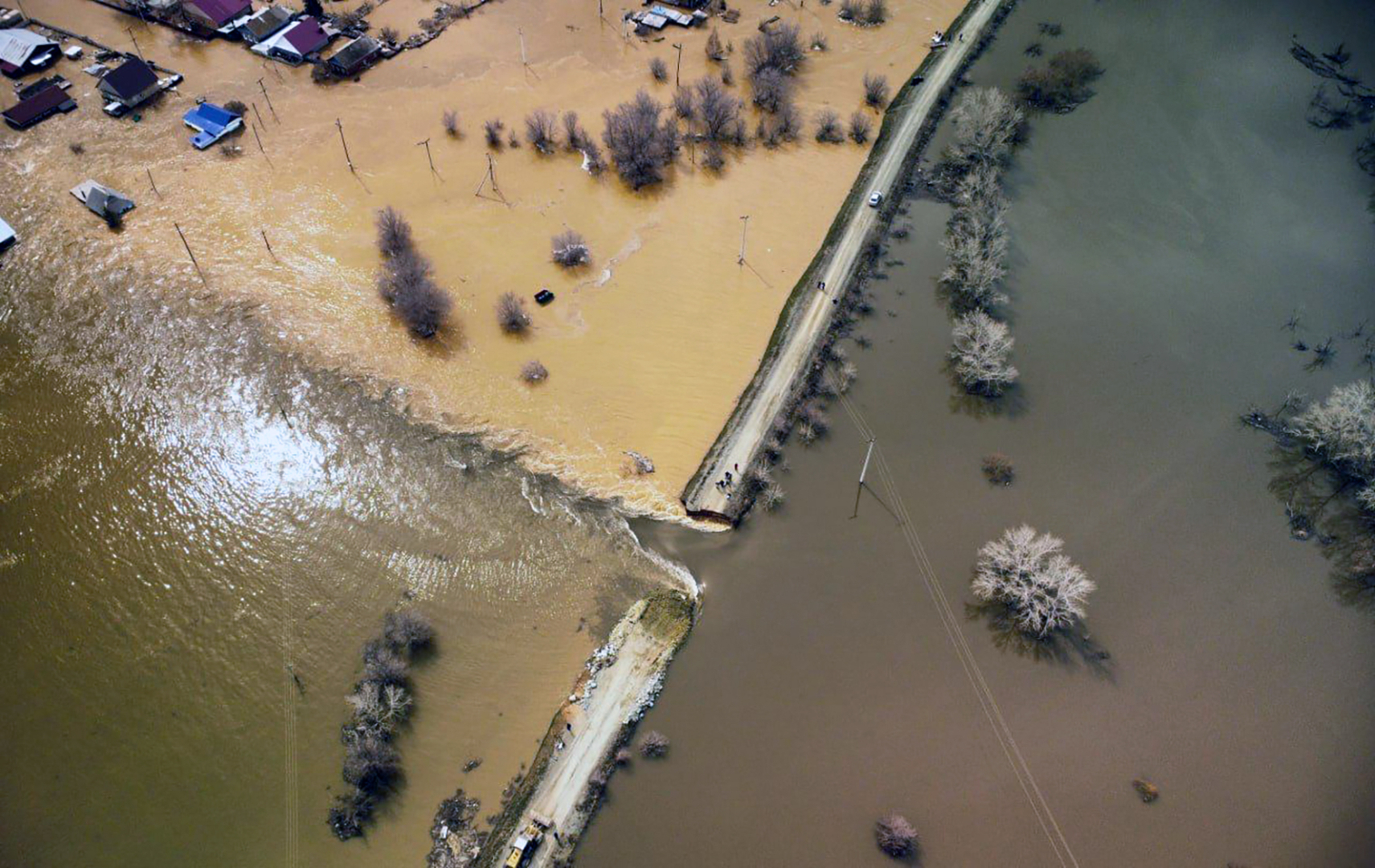 В Оренбургской области введен режим ЧС федерального характера. Глава МЧС Куренков назвал ситуацию в Орске «критической»