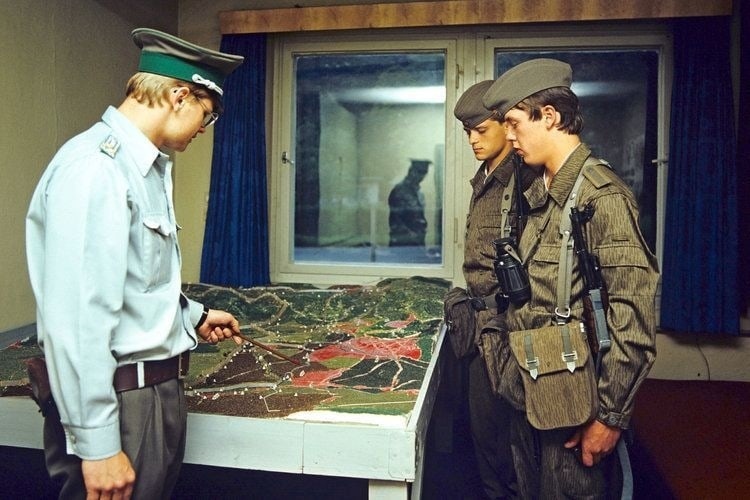 После объединения Германии в 1993 г. в ней появилось 650 злобных безработных пограничников. Почти все они были в конце концов проданы. Кто они?