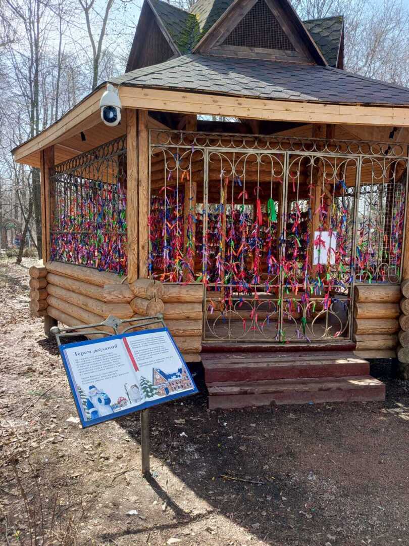 Пришла весна – пора гулять! Моя прогулка по Парку «Кузьминки» в Москве. История Усадьбы, Дед Мороз, Тропа сказок. Фото