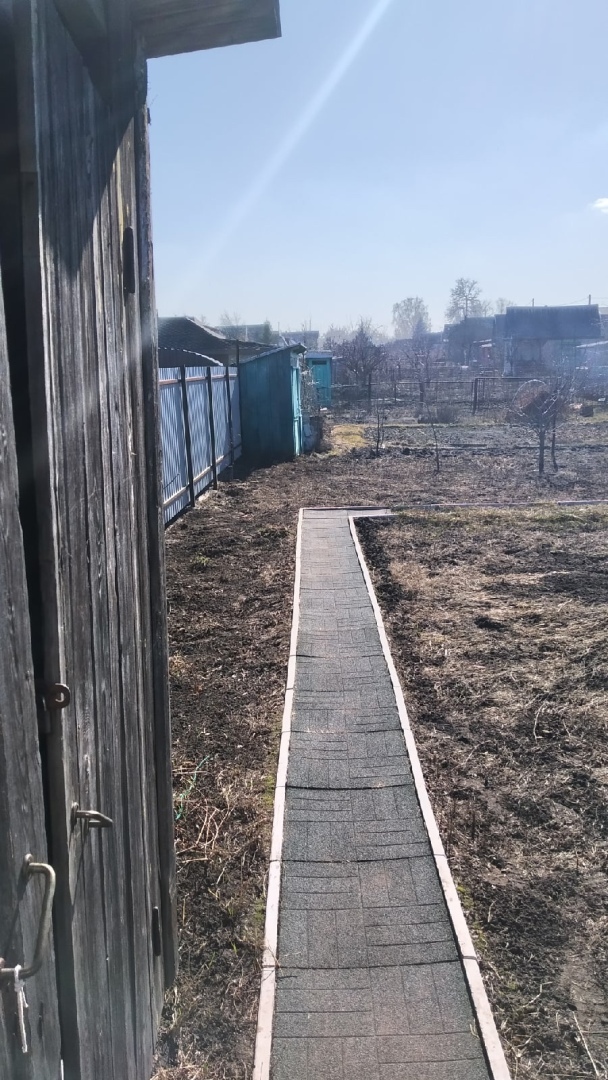 !!!Первые тёплые дни на участке .Очень много работы.Как все успеть привести в порядок? Убираем,Красим и Гребем. Отдыхать пока некогда .