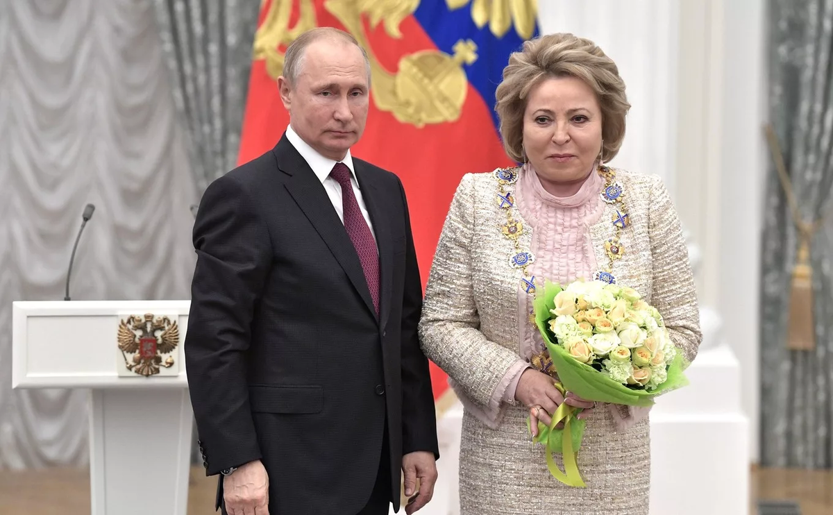 Мысли об комментария , странные лезут . Будто два государства на одной территории с общим названием Россия . Как бы чего не вышло дурного .