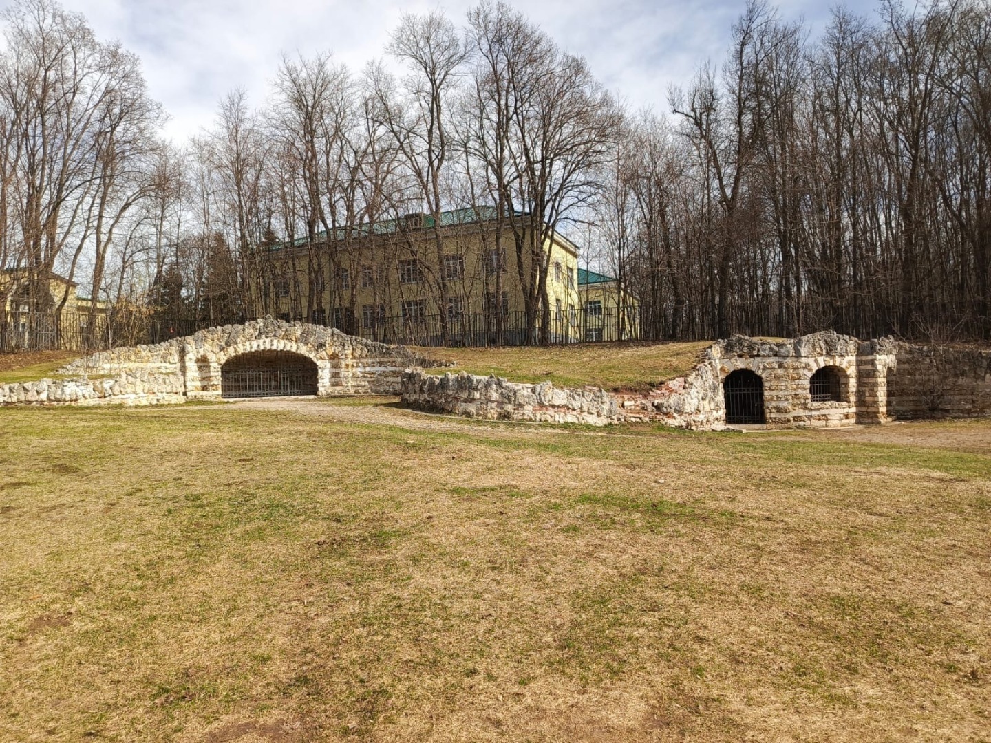 Пришла весна – пора гулять! Моя прогулка по Парку «Кузьминки» в Москве. История Усадьбы, Дед Мороз, Тропа сказок. Фото