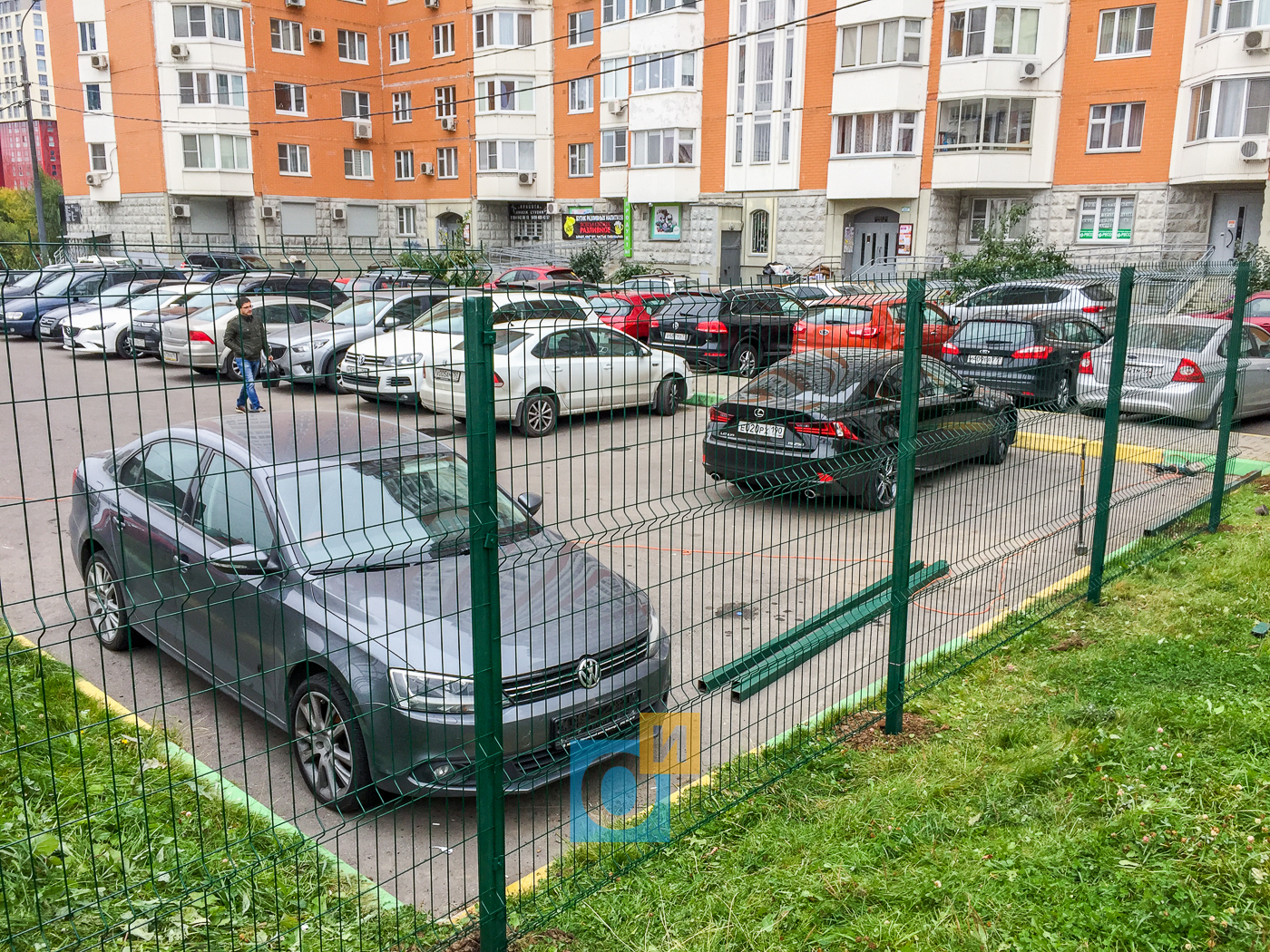 Как оставленное транспортное средство на стоянке может обернуться выплатой компенсации морального вреда и не только