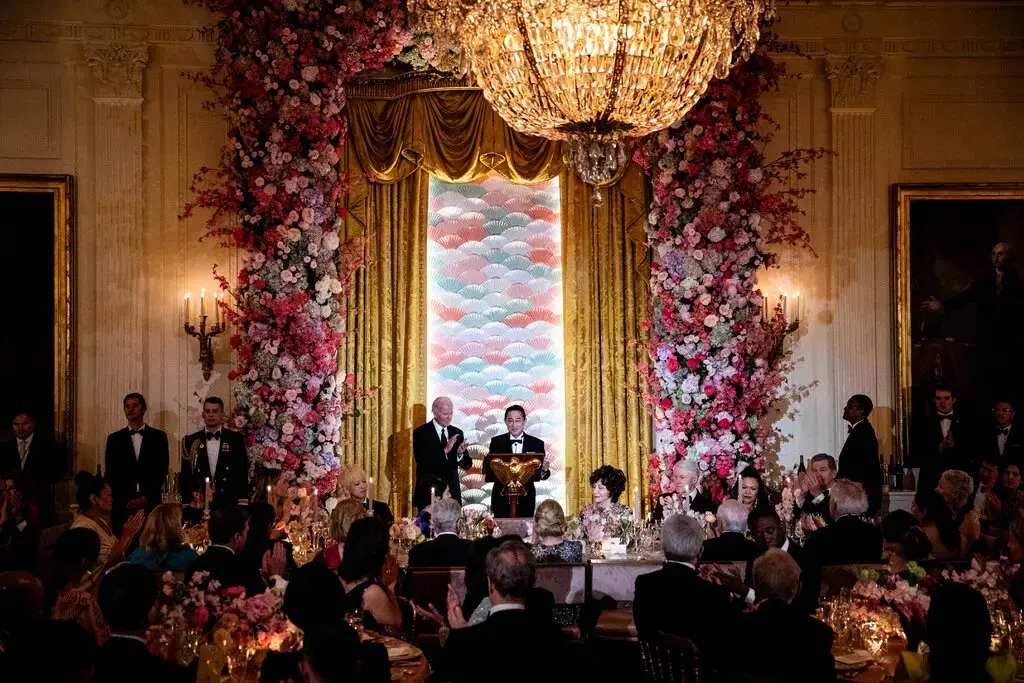 Звёздный ужин в Белом доме: от борьбы за репродуктивные права до тайной политической стратегии