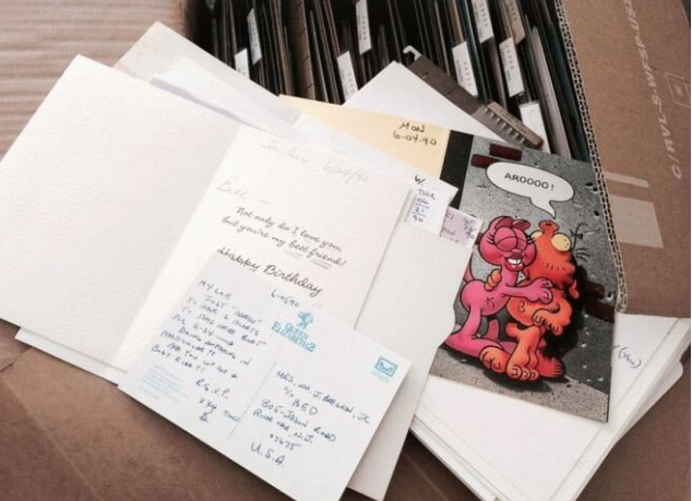 Вы не сможете сдержать слёзы: спас от грабителя и смертельной болезни, а она 40 лет прятала от него на чердаке 25 коробок