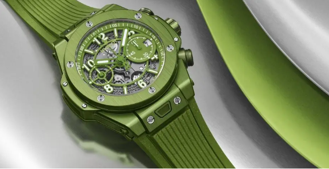 "Между Роскошью и Реальностью: Искусство Выбора в Мире Масс-маркета и Люкса"