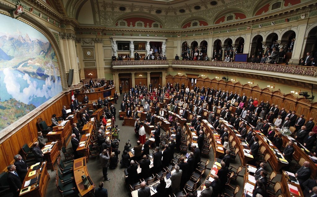 В Канаде и Бельгии их по два, а в Швейцарии и Сингапуре – по четыре. Чего?