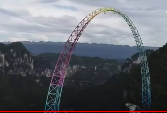 Самые высокие качели в мире! Установлены на краю 700-метровой скалы в Чунцине.