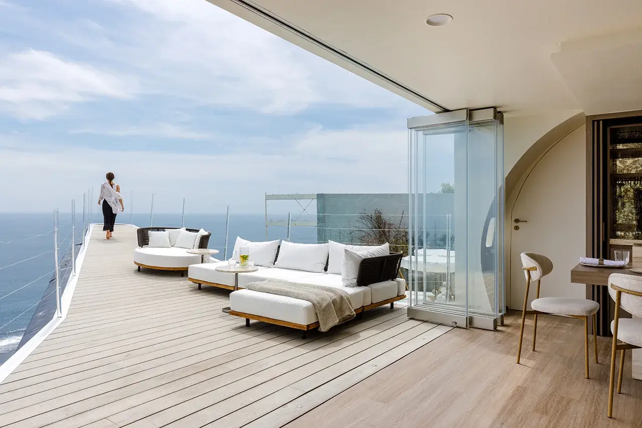 Люкс-отель в фюзеляже Боинга-737 на берегу Бали удивляет туристов