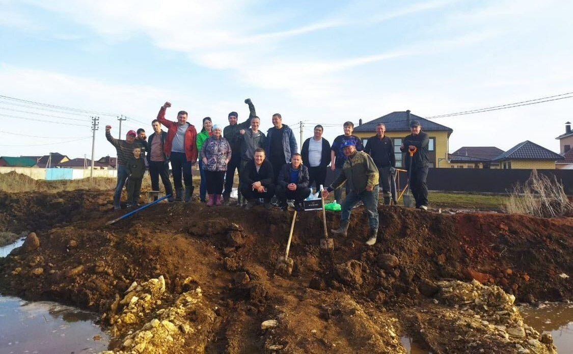 Жители села под Оренбургом очень обидели чиновничью администрацию,сами построили дамбу – теперь им грозит уголовная статья.