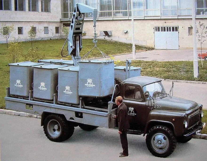 Мусорная машина при СССР