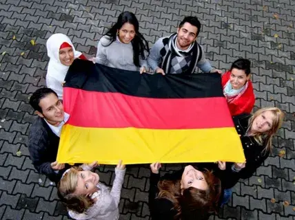 О жителях какой страны говорят, что их бумажник находится в Швейцарии, а сердце – в Австрии?