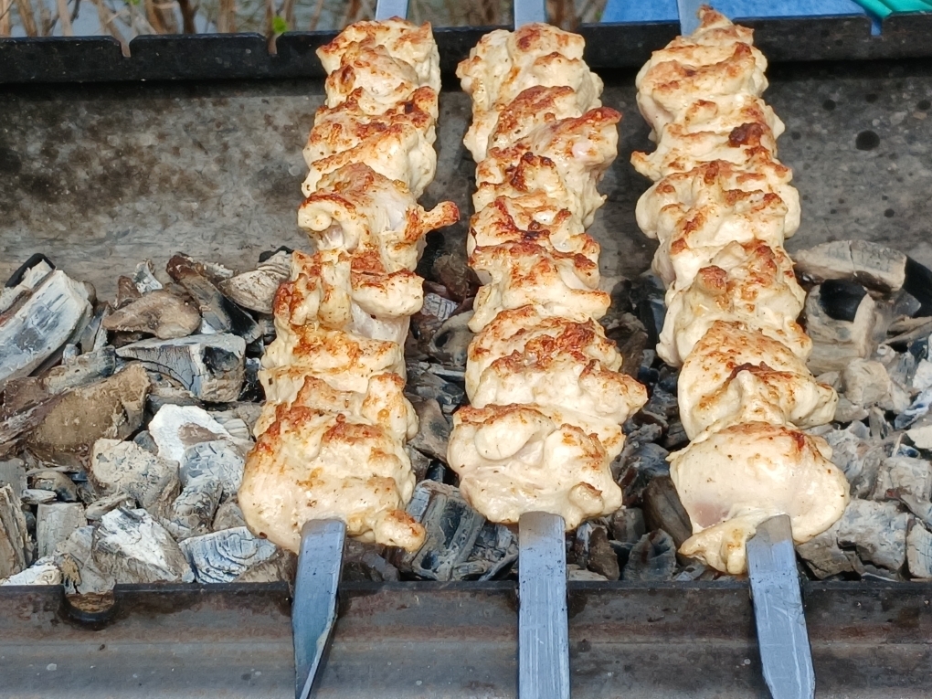 Бесплатный шашлык и чай с вкусняшками